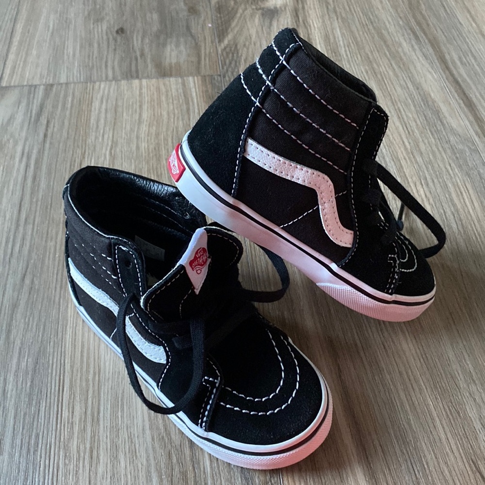 High top black and white vans